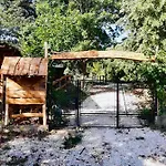 Jurta Az Erdo Mellett Dezsaval-keresz-tanya * Pilisszentkereszt