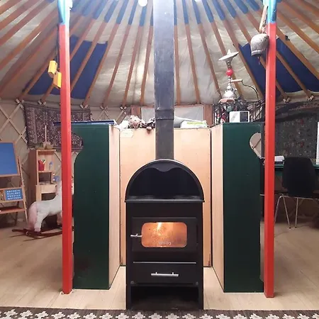 Jurta Az Erdo Mellett Dezsaval-keresz-tanya Luxury tent Pilisszentkereszt